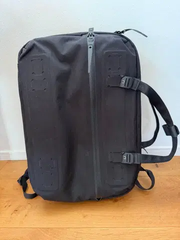 블랙엠버포지 20-30 확장 타입 백팩