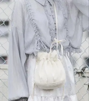 merry jenny 리본 스팽글 미니백 아이보리