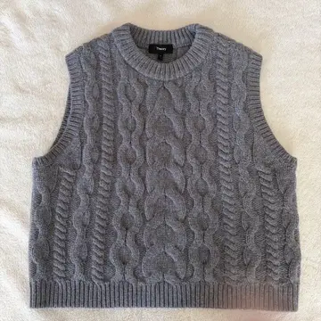 Theory 24AW 아란 케이블 무늬 크루넥 니트 베스트
