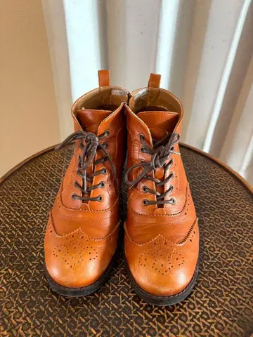 브라운 가죽 브로그 부츠