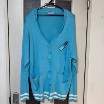 스카이블루 보틀 자수 긴팔 가디건