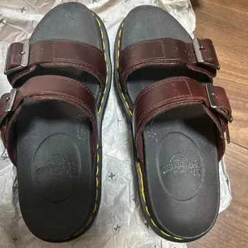 Dr.Martens 샌들