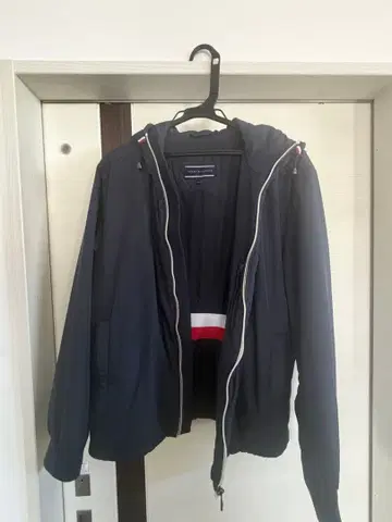 TOMMY HILFIGER 네이비 후드 부착 아우터