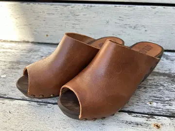 BOSABO 브라운 가죽 클로그 샌들