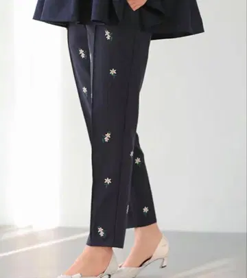 핏모어 데이지 자수 테이퍼드 팬츠 M 블랙