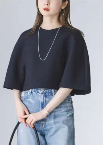 NOBLE 스펀지 본딩 블라우스 네이비