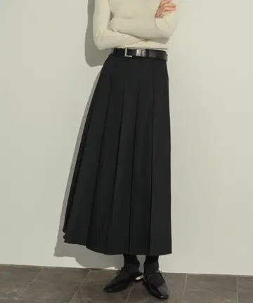 NEUNA 클래식 플리츠 미디 스커트