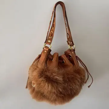 바니스뉴욕 퍼 달린 숄더백