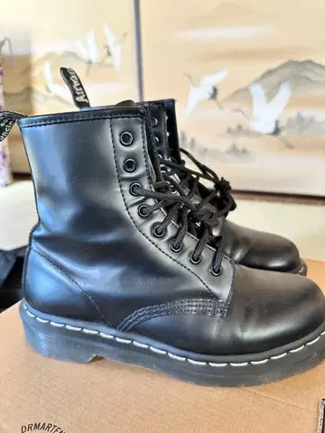 Dr. Martens 블랙 부츠