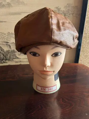 브라운 가죽 베레모