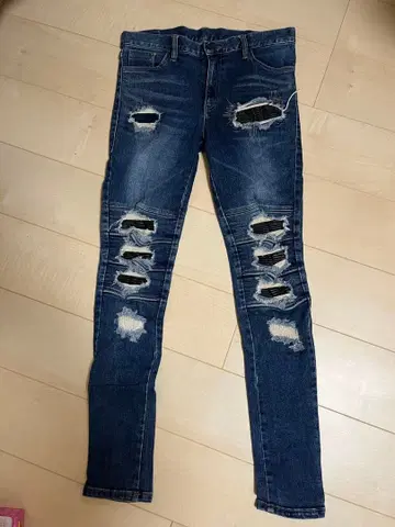 데미지 가공 스키니 데님 다크 블루