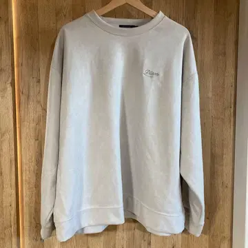 라이트 그레이 자수 로고 크루넥 트레이닝복