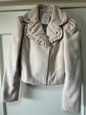 프릴 포함 라이트 베이지 라이더 자켓