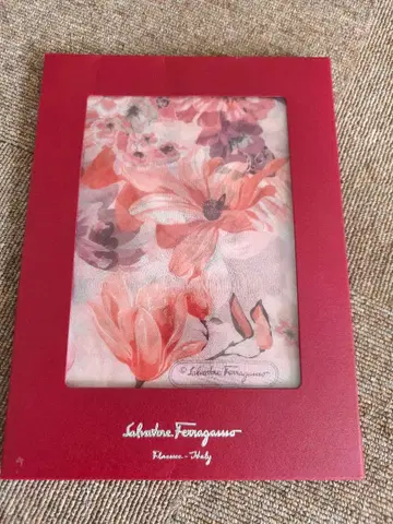 미사용 Salvatore Ferragamo 페라가모 꽃무늬 스카프