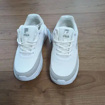 FILA 화이트 스니커즈