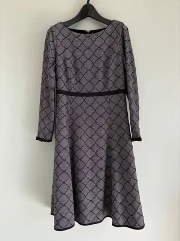 TOCCA 긴팔 무릎 기장 원피스 2