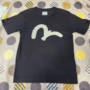 EVISU 블랙 빅 로고 프린트 T셔츠