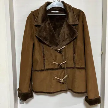 브라운 무스탕 코트 프론트 버튼 포함 11호 무스탕 스타일 더플 코트