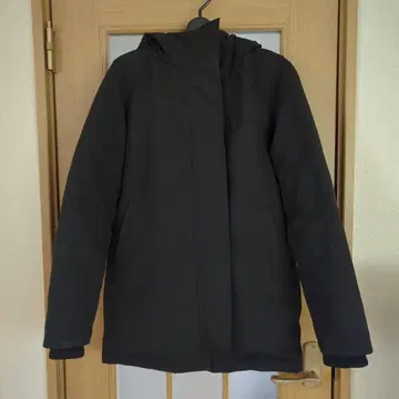 블랙 다운 자켓 퍼 후드 부착