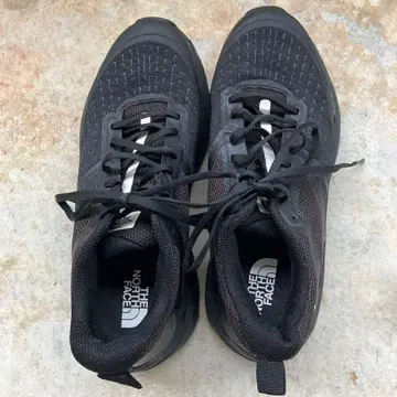 THE NORTH FACE Vectiv 블랙 스니커즈
