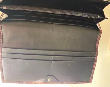 인덴야 가죽 블랙 장지갑 지퍼 포함