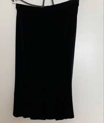 블랙 벨벳 스커트 W-72 밑단 플레어