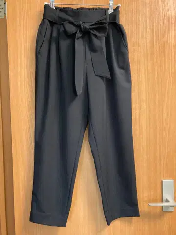 블랙 테이퍼드 팬츠