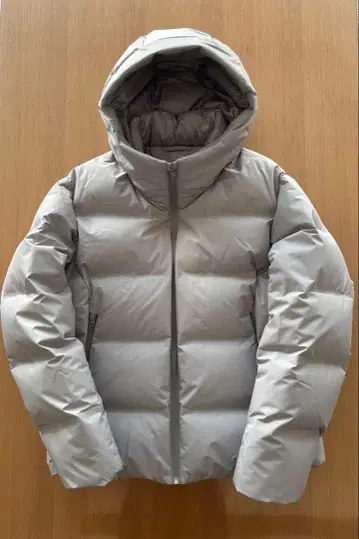 UNIQLO 심리스 다운 후드티 3D컷 라이트 그레이 L