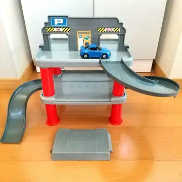 타카라토미 2WAY로 길게 놀 수 있는 처음 토미카 주유소 세트