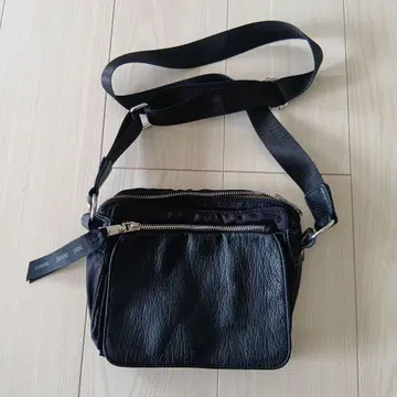 nouer 숄더백 블랙