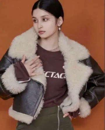 무스탕 코트 블랙 숏 기장 퍼 포함