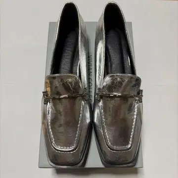 미사용 새상품 VIVIAN 로퍼 실버 LL