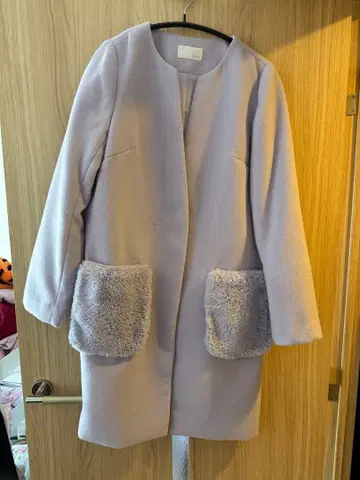 연보라 퍼 롱 코트