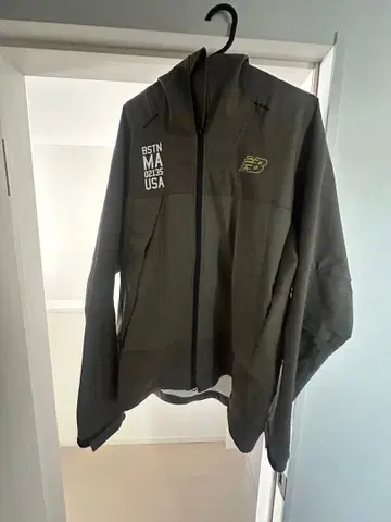 뉴발란스 후드 부착 자켓 사이즈 5