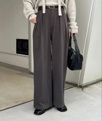 Thevon.2 턱 스웨트 팬츠 차콜 그레이