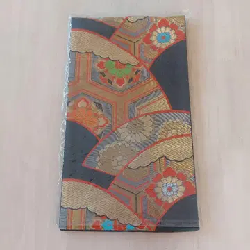 만들어진 오비 다색 꽃무늬