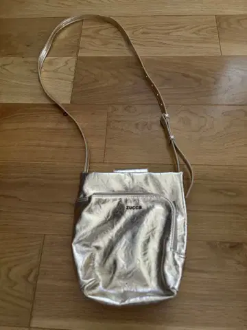 ZUCCA 메탈릭 실버 숄더백