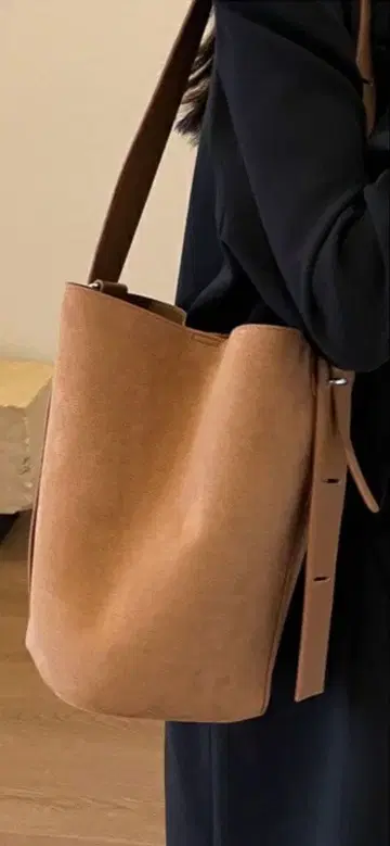 버킷형 스웨이드 백