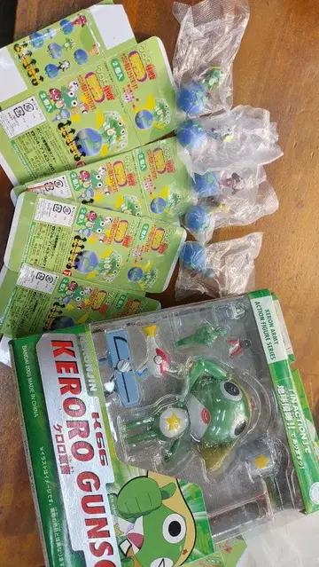 개구리 중사 케로로 피규어와 증정 세트