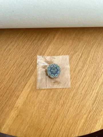 간사이 만박 인도네시아관 핀 배지