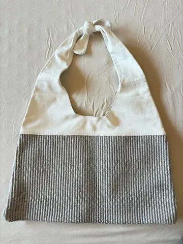 Arron 토트백 화이트 그레이