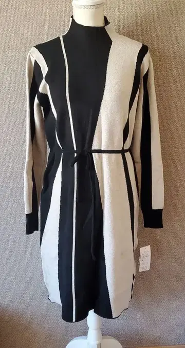 [ 새상품 ] 스트라이프 디자인의 긴팔 원피스