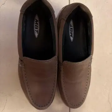 MBT 브라운 가죽 슬립온