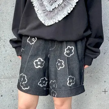 poppy SILVER FLOWER HALF DENIM PANTS