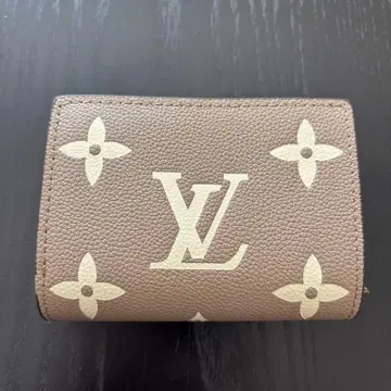 이단 접이식 지갑 베이지 미사용 오늘만 가격 인하