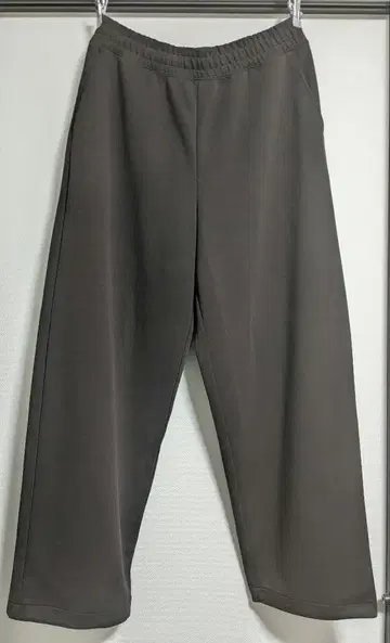 [새상품급] 유니클로 C 맨투맨 와이드 팬츠 긴 길이 다크 브라운 L