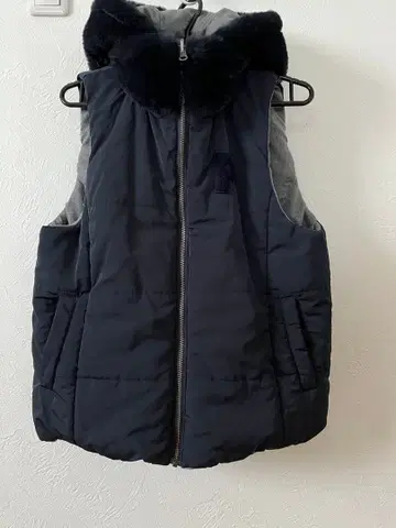 핑크하우스 후드 부착 베스트 네이비