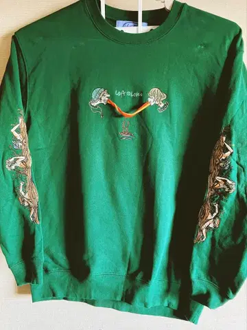 레프트 얼론의 트레이닝복