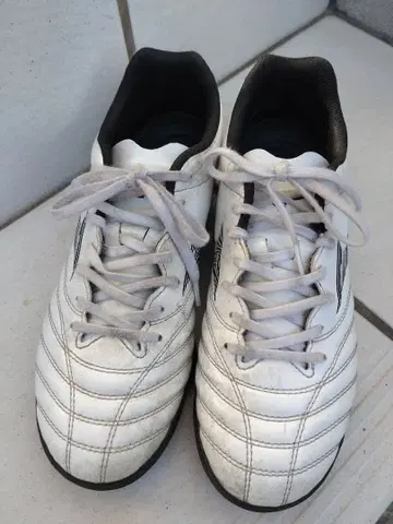 미즈노 모나르시다 네오 화이트 x 블랙 축구화