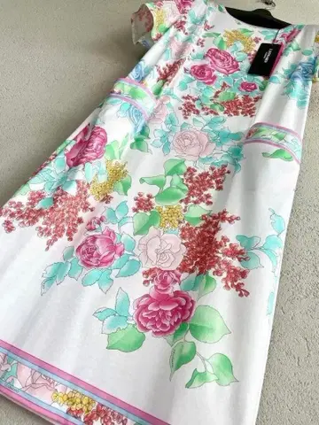 새상품 레오나르 꽃무늬 원피스 일본제 보태니컬 무늬 엘레강트 플라워 무늬